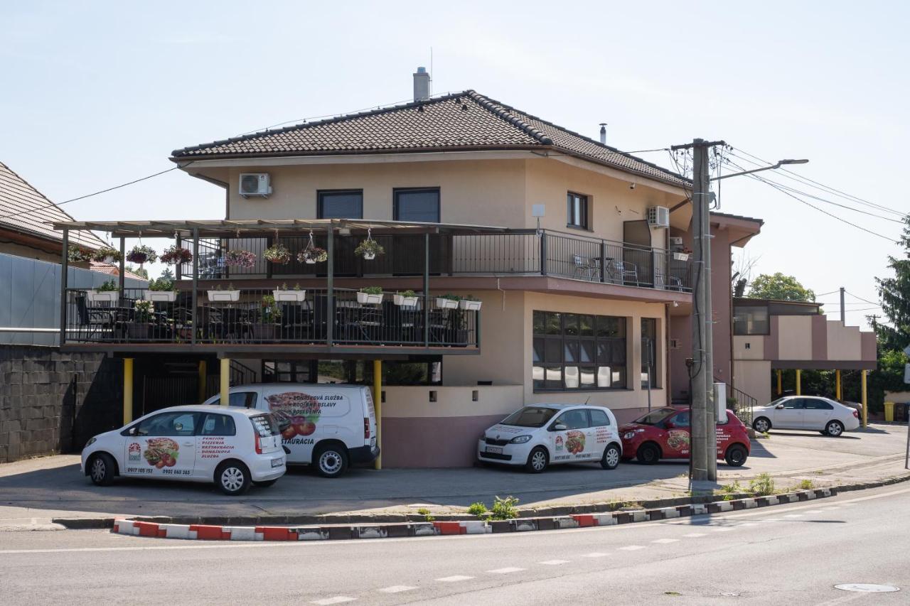 Penzion Toscana Нитра Экстерьер фото